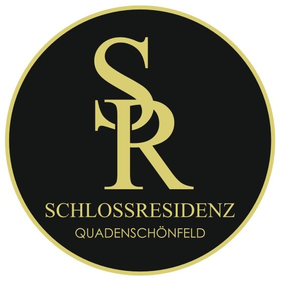 Logo Kasteelresidentie Quadenschönfeld // © Schlossresidenz Quadenschönfeld Logo Kasteelresidentie Quadenschönfeld // © Schlossresidenz Quadenschönfeld