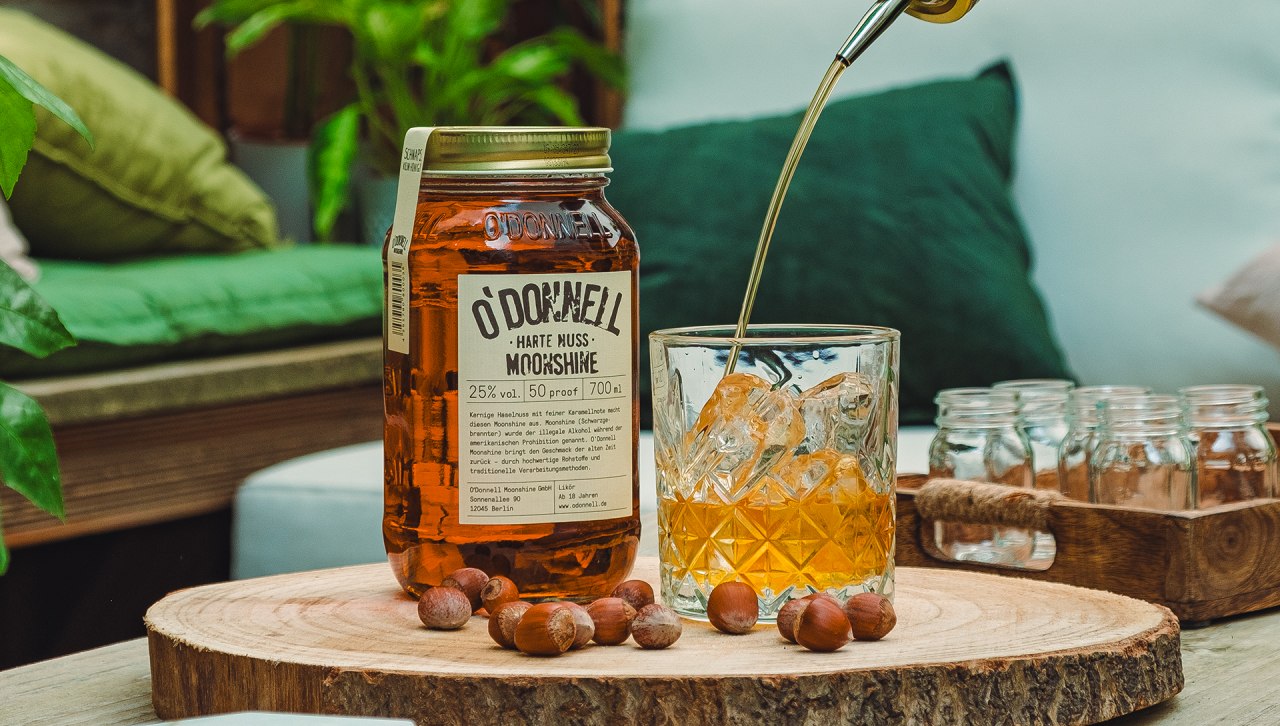 Moonshine proeverij met de O'Donnell Moonshine dealer Tino Jürgens. // © O'Donnell Moonshine / O'Donnell Moonshine Moonshine proeverij met de O'Donnell Moonshine dealer Tino Jürgens. // © O'Donnell Moonshine / O'Donnell Moonshine