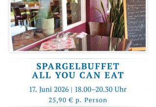 Frischer wei&szlig;er und gr&uuml;ner Spargel auf Teller, mit Sauce Hollandaise, Schinken und Kartoffeln ansprechend angerichtet., &copy; spreepiraten&reg;