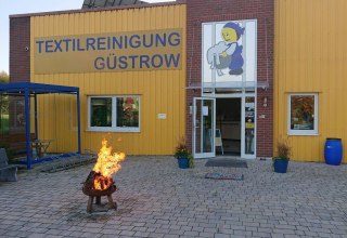 Galerij '' Kunst in de oude haven '' // © Textilreinigung Güstrow Galerij '' Kunst in de oude haven '' // © Textilreinigung Güstrow