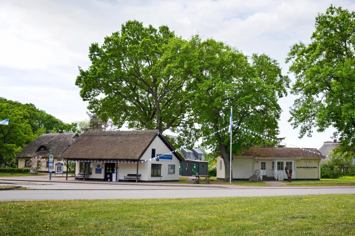 De kuuradministratie in Born am Dar&szlig;. // &copy; Sten Britt