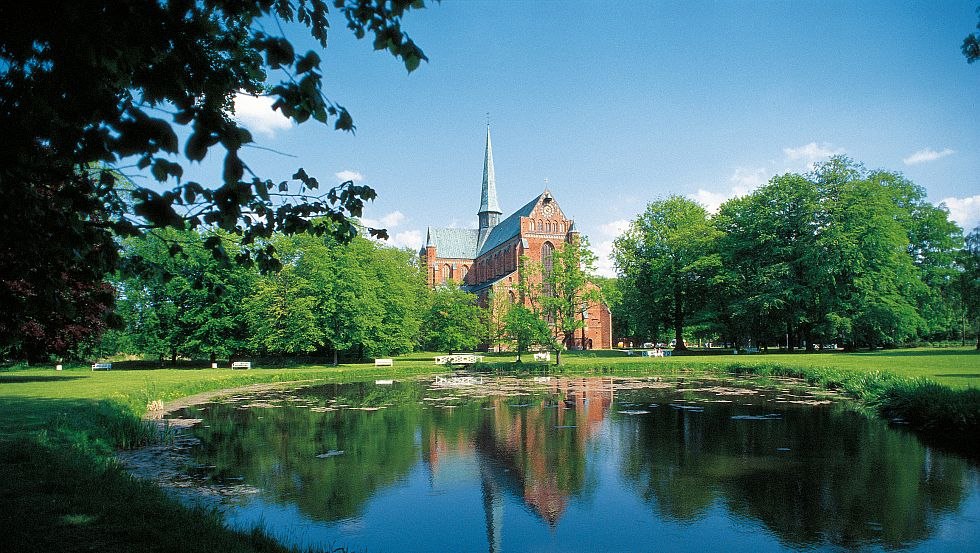 Backstein in Perfektion - Gro&szlig;artige Landmarken wie das 1171 gegr&uuml;ndete Doberaner M&uuml;nster sind an sich schon eine Reise wert, &copy; TMV/Kliem