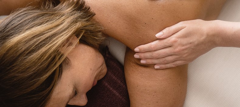 Entspannende Massage // &copy; DSR Hotel Holding GmbH