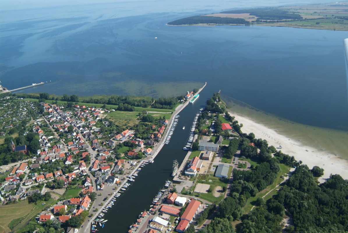 Ryckm&uuml;ndung zum Greifswalder Bodden und Strandbad Eldena // &copy; Segelschule Greifswald Dieter Knopp