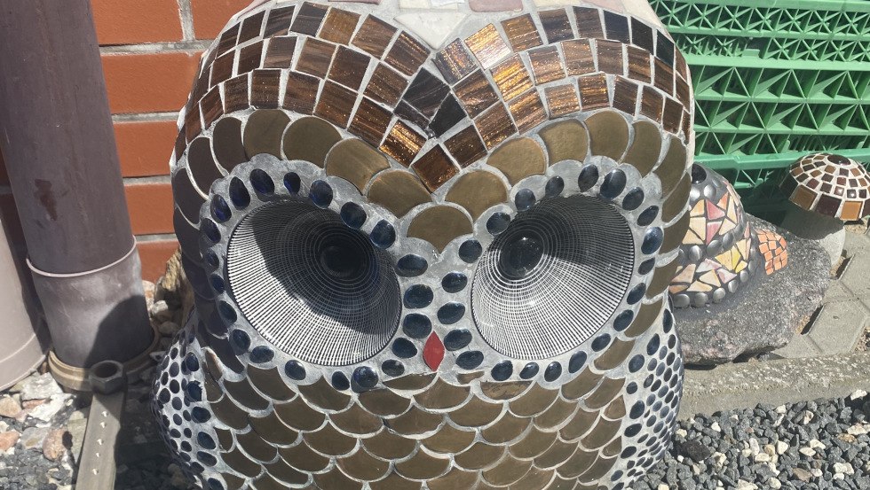 Eule aus Beton und Mosaiksteine, &copy; Margarete Reimer