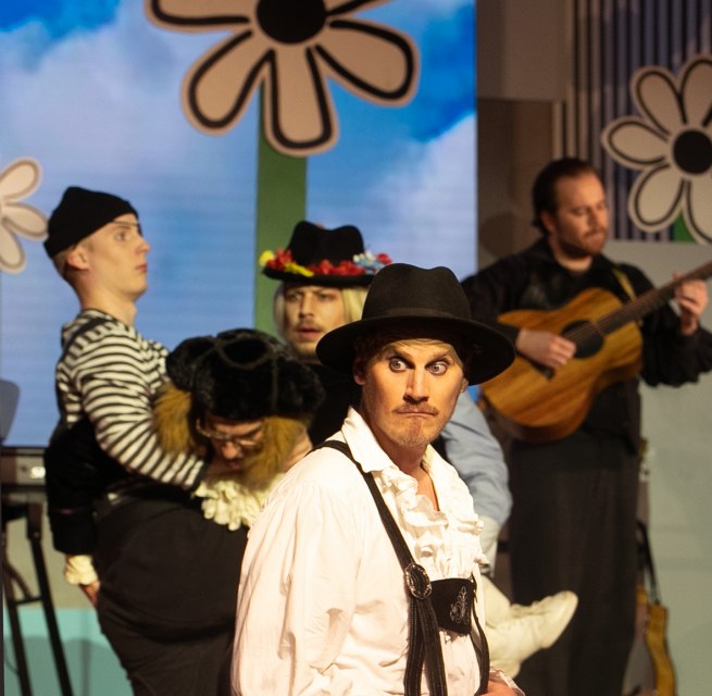 „Dogs“ auf der Schlossgarten-Bühne Ein Musical rund um den Hund, © Theater und Orchester GmbH