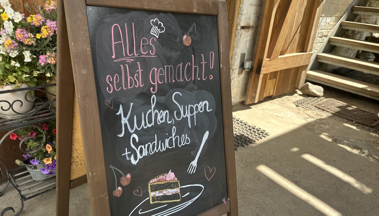 Café Hufschlag Angebotstafel, © Landurlaub M-V e.V./ Anika Weisbrich Café Hufschlag Angebotstafel, © Landurlaub M-V e.V./ Anika Weisbrich