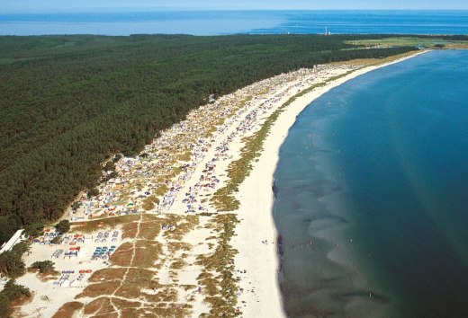 Regenbogen-Ferienanlage am Strand von Prerow auf der Halbinsel Fischland-Dar&szlig; // &copy; Regenbogen AG