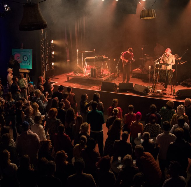 Volle Halle bei der Konzertnacht w&auml;hrend des Studio am See 2025. // &copy; Simon Voigt