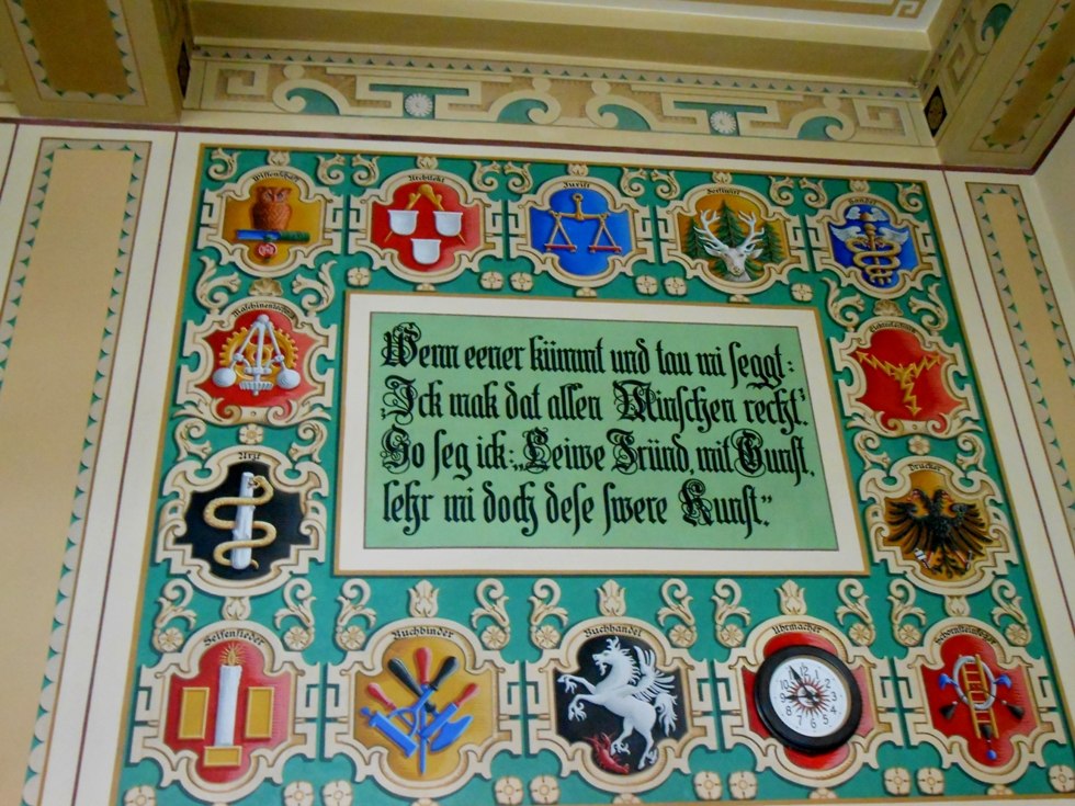 Gemeentehuis van Malchin met 72 gildeborden uit 1927 // &copy; Monika Kr&ouml;ger