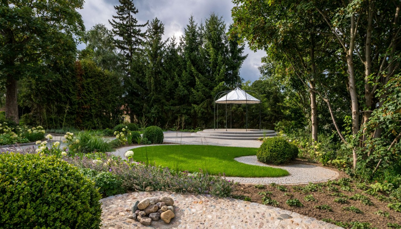 Vier feest en blijf hangen in de tuin van Hotel Mecklenburger Hof, &copy; Hotel und Pension in der Nudeloper