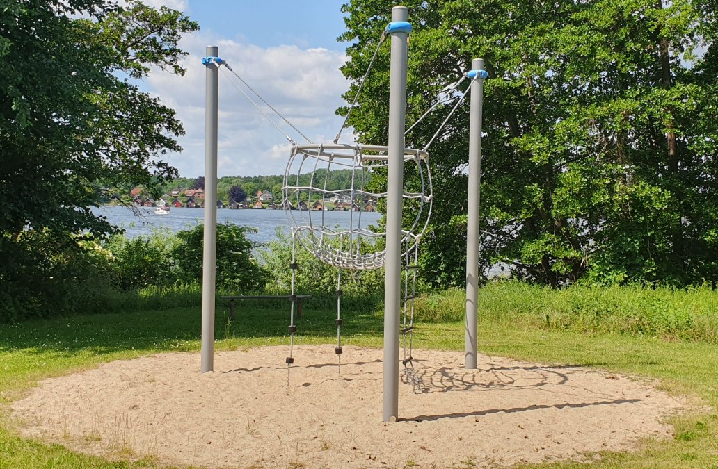 Spielweg Herrensteig, © Amt Mecklenburgische Kleinseenplatte Spielweg Herrensteig, © Amt Mecklenburgische Kleinseenplatte