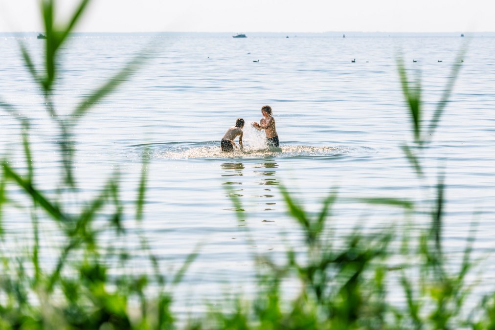 Badespaß am Klinker Müritzufer, © TMV/Tiemann Badespaß am Klinker Müritzufer, © TMV/Tiemann