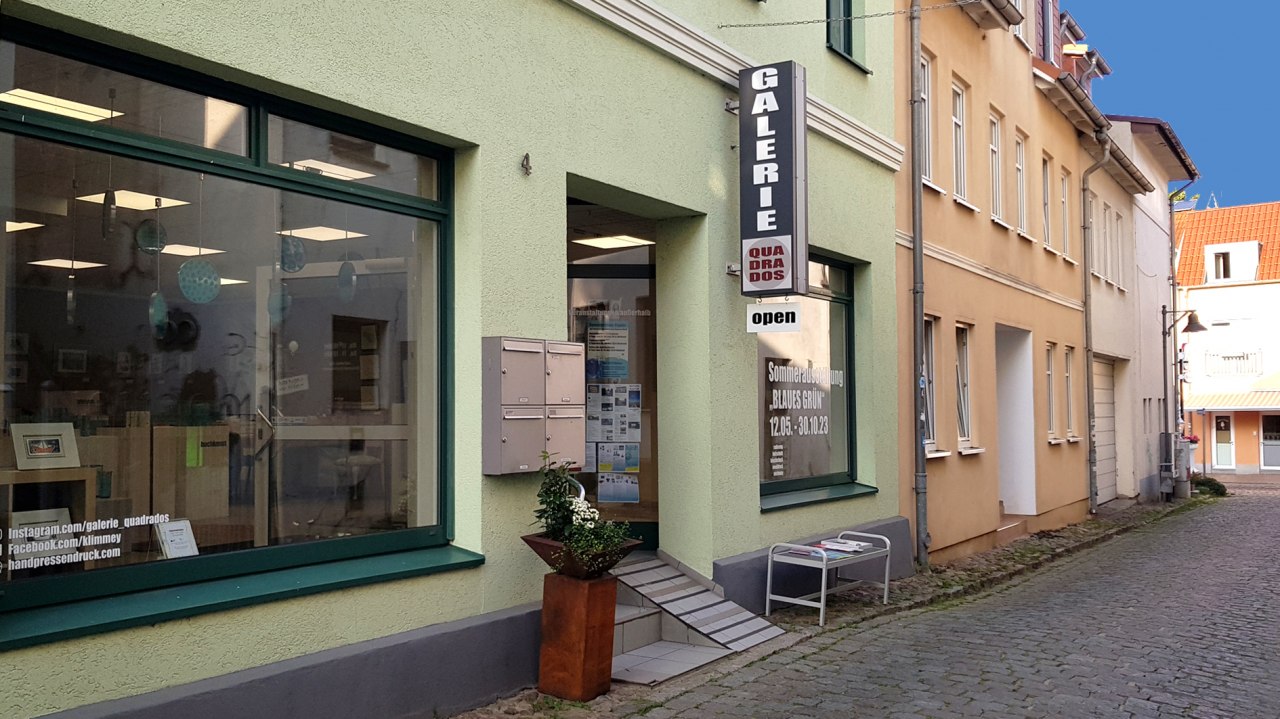 Au&szlig;enansicht der Galerie Quadrados // &copy; Heidrun Klimmey