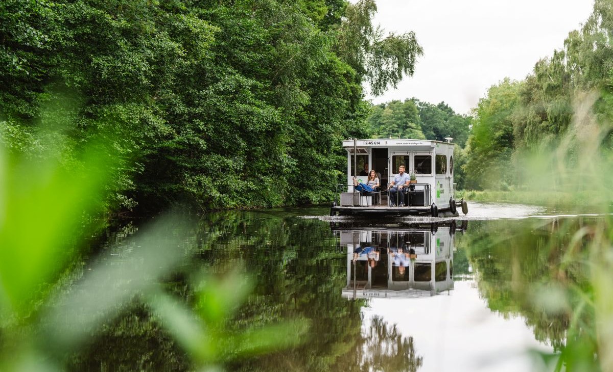 Mit dem Hausboot auf der Elde bei Parchim, © TMV/Erik Gross