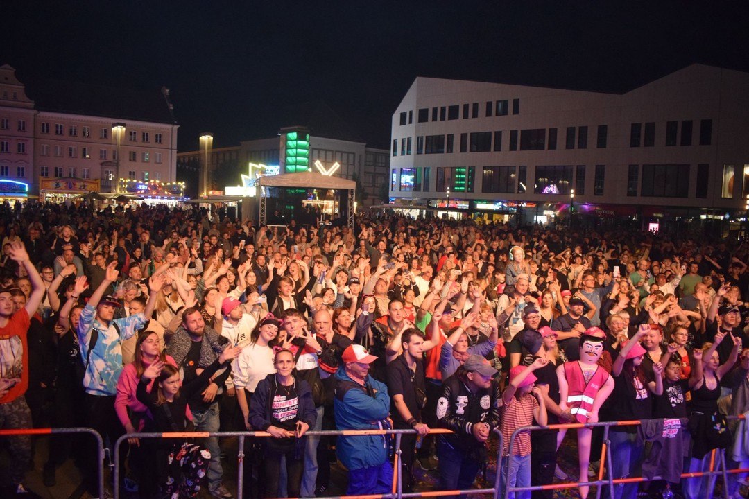 Vier-Tore-Party auf dem Marktplatz Neubrandenburg // © Veranstaltungszentrum Neubrandenburg Vier-Tore-Party auf dem Marktplatz Neubrandenburg // © Veranstaltungszentrum Neubrandenburg