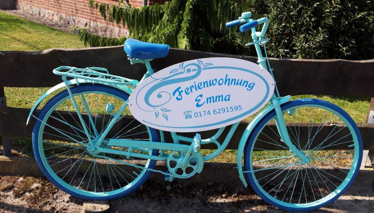 Das Werbefahrad vor der Ferienwohnung "Emma", © Bärbel Kuhrt