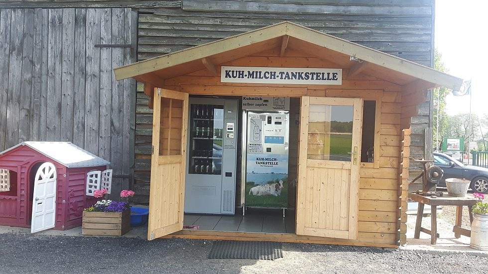 Eine unserer zwei Kuh-Milch-Tankstelle, &copy; GbR Marquardt