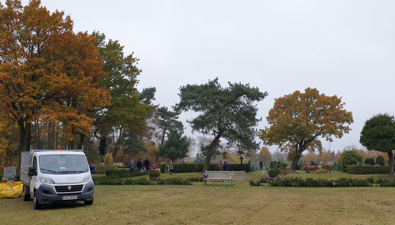 Umwelttag auf dem Dierhäger Friedhof, © Umwelttag-2.jpg Umwelttag auf dem Dierhäger Friedhof, © Umwelttag-2.jpg
