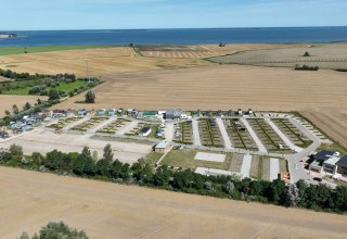 Das Prima Camping Resort Boddenblick aus der Luft am Bodden // © Prima Camping Resort Boddenblick Das Prima Camping Resort Boddenblick aus der Luft am Bodden // © Prima Camping Resort Boddenblick