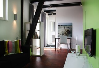 2-Personen Apartment "Die Vertr&auml;umte"Galeriewohnung | 40 m&sup2; | Wohnraum mit K&uuml;che | 1 Schlafraum | Dusche | Terrasse // &copy; Haus D&uuml;ne31