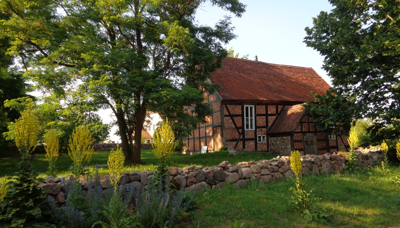 Blick zur Kirche, &copy; Andrea Schulze