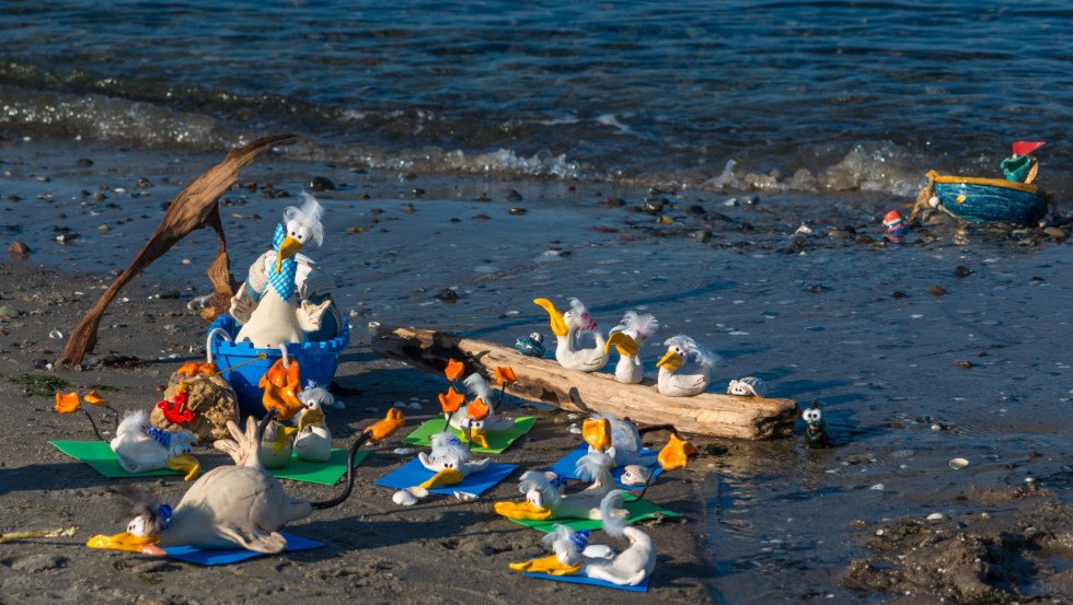 Yoga am Strand, &copy; peter vogel TROLL