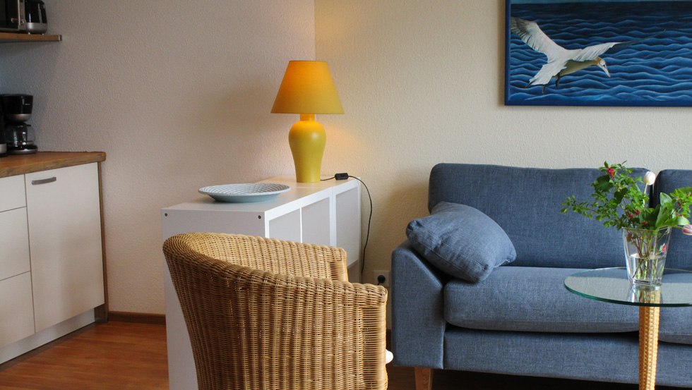 Woonkamer met uitzicht op het meer // &copy; Gudrun Thomas-Ziebuhr