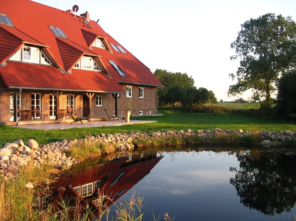 Gro&szlig;er Garten mit Teich, &copy; Manja Behrend