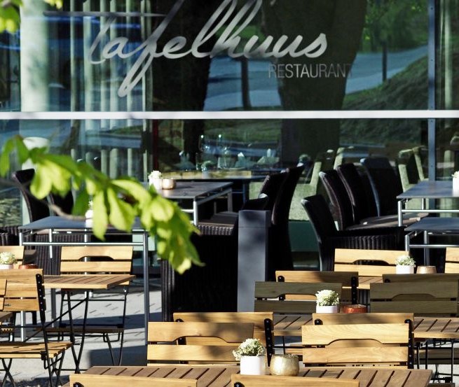 Tafelhuus biertuin voor zwoele zomeravonden // &copy; Wonnemar Resort-Hotel Wismar