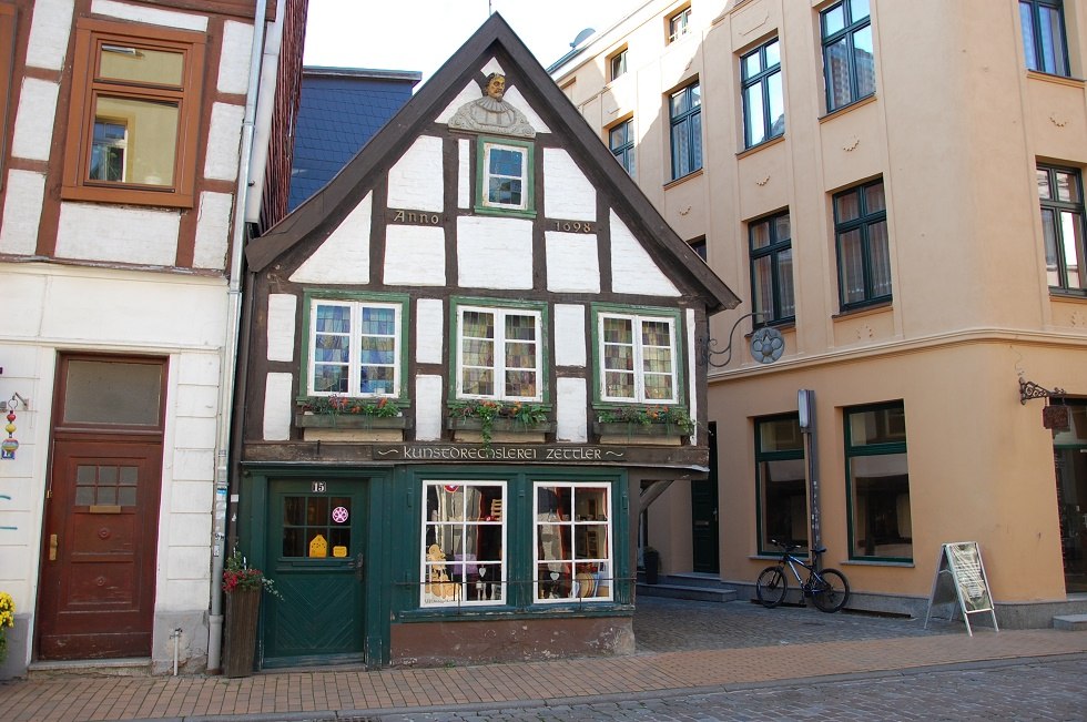 Das Kommodenhäuschen ist wegen seiner markanten Bauweise ein beliebtes Fotomotiv., © Gabriele Skorupski Das Kommodenhäuschen ist wegen seiner markanten Bauweise ein beliebtes Fotomotiv., © Gabriele Skorupski