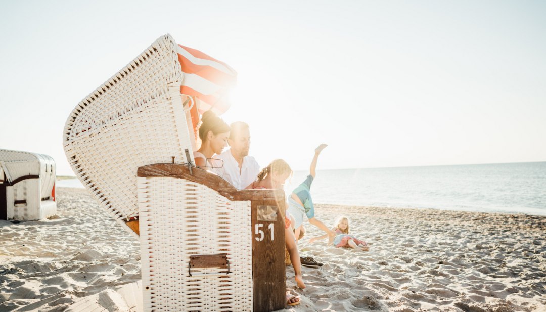 Sonne tanken im Strandkorb im Ostseebad Dierhagen. // &copy; MV-T/Pocha.de