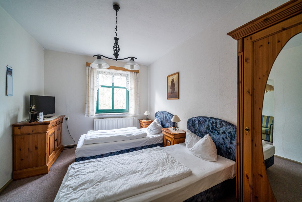 G&auml;stezimmer im Herrenhaus Friedrichshof // &copy; DOMUSImages