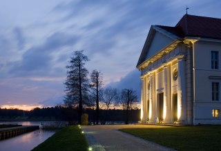 Schosstheater Rheinsberg am Abend (c) Michael Haddenhorst, © Schosstheater Rheinsberg am Abend (c) Michael Haddenhorst Schosstheater Rheinsberg am Abend (c) Michael Haddenhorst, © Schosstheater Rheinsberg am Abend (c) Michael Haddenhorst