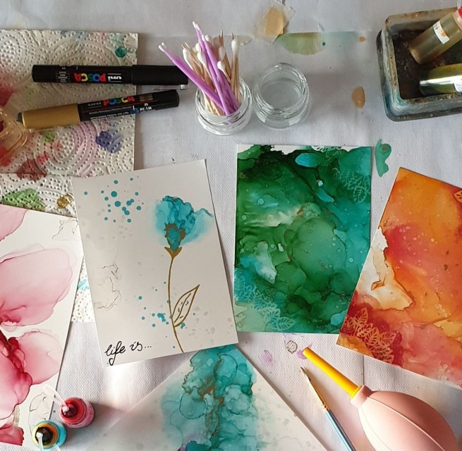 Beispiel Malerei mit Alcohol-Ink, gestaltet von Sandra Gockel // &copy; Sandra Gockel