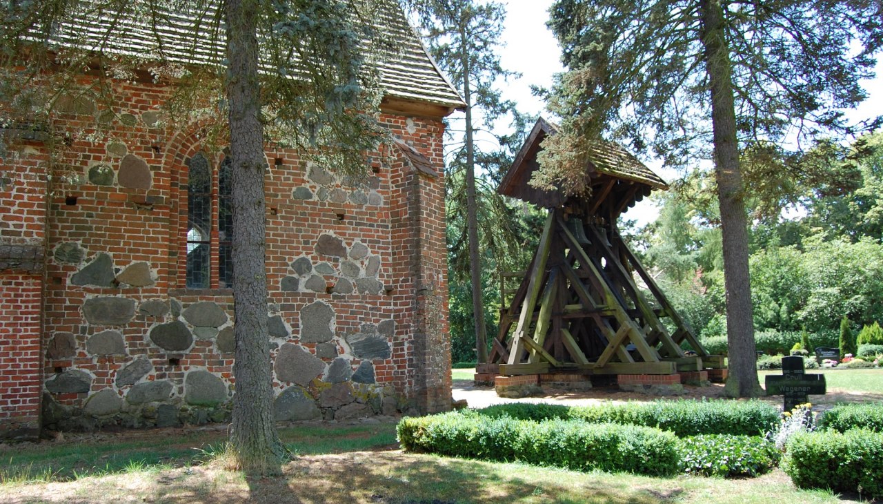 Der Glockenturm der Kirche in Garwitz, © Foto: Karl-Georg Haustein Der Glockenturm der Kirche in Garwitz, © Foto: Karl-Georg Haustein