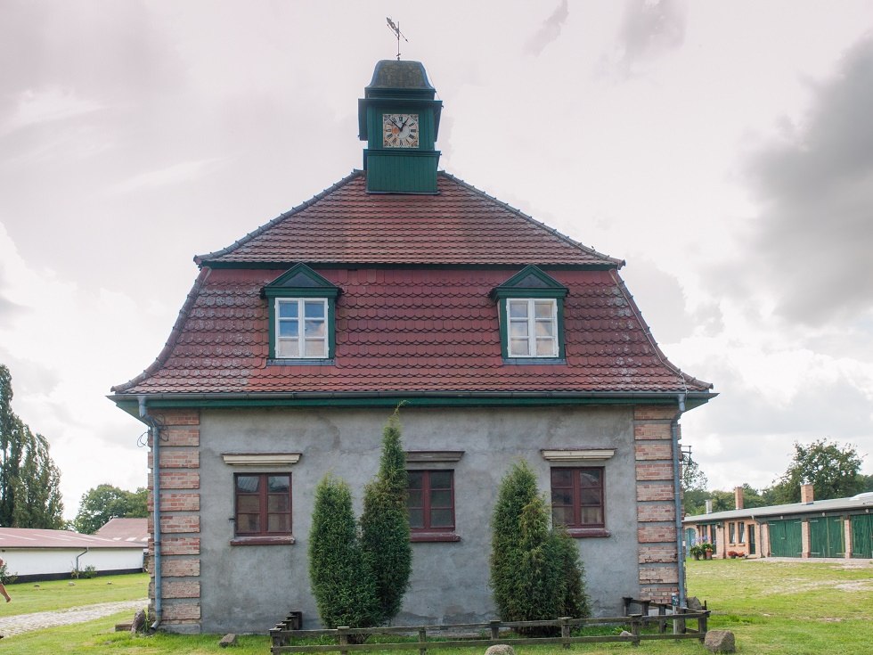 Das Wiegenhäuschen mit Klockenturmuhr. // © Frank Burger Das Wiegenhäuschen mit Klockenturmuhr. // © Frank Burger