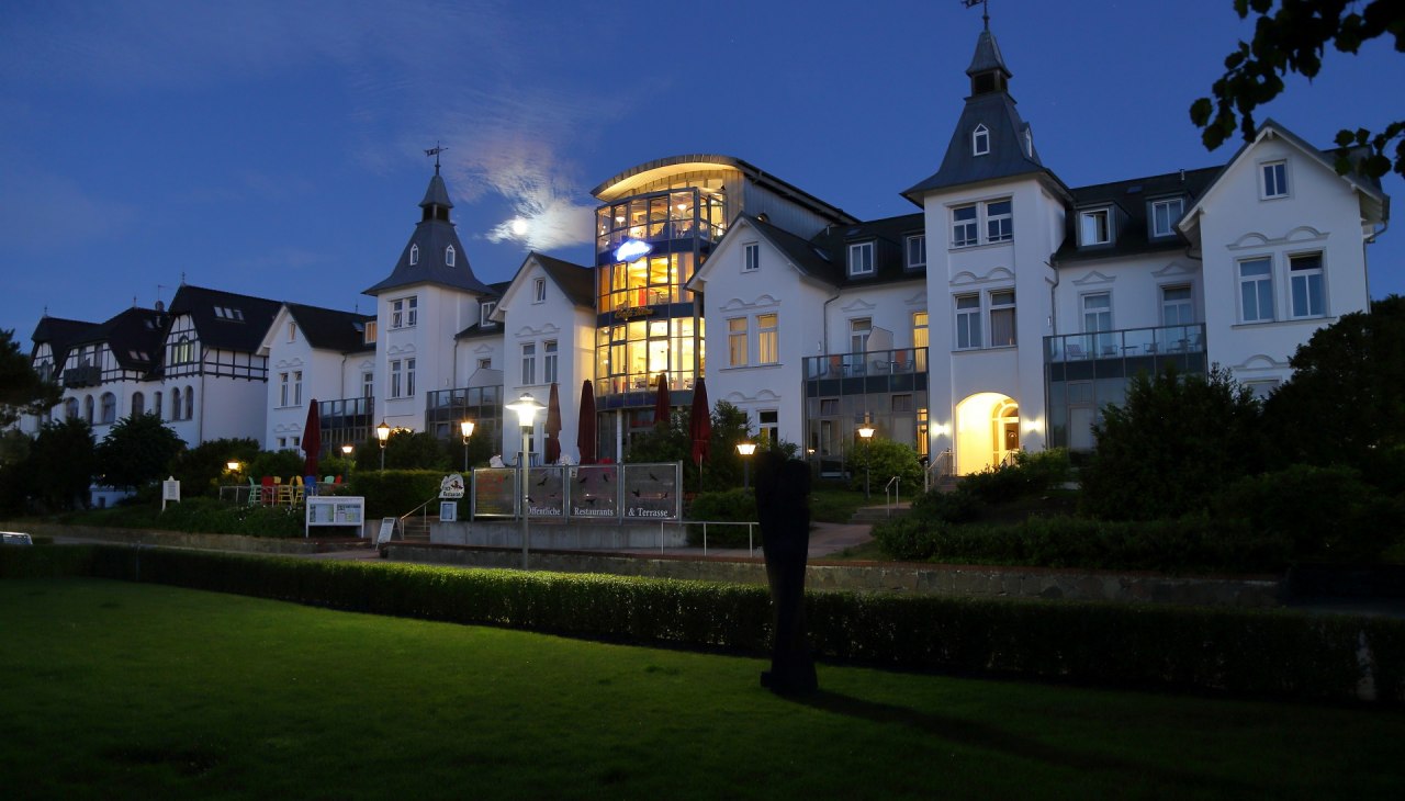 Asgard en zee kijken promenade kant avondstemming, © Asgard Hotels Asgard en zee kijken promenade kant avondstemming, © Asgard Hotels