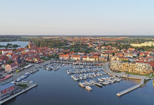 Luftaufnahme vom Hafen in Waren (Müritz) // © MV-T/Gohlke Luftaufnahme vom Hafen in Waren (Müritz) // © MV-T/Gohlke