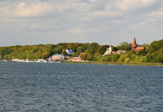 Blick auf Altef&auml;hr mit St. Nikolai Kirche, &copy; Tourismuszentrale R&uuml;gen