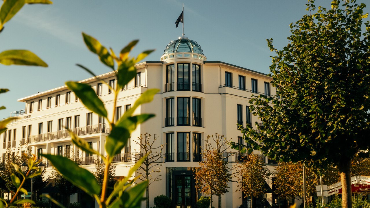 Ingang hotel // &copy; DSR Hotel Holding