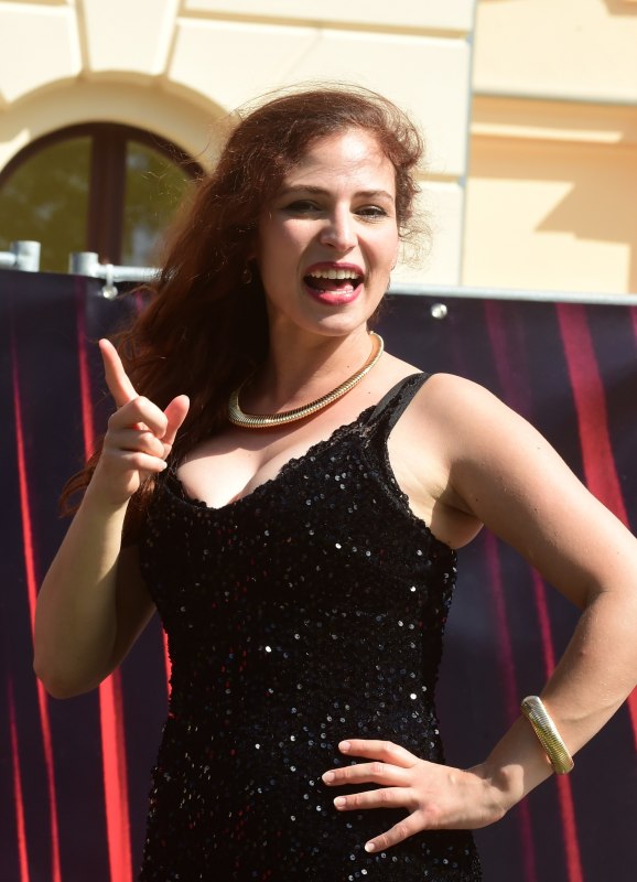 Glenda trainiert die Truppe, © Marietta Grade Glenda trainiert die Truppe, © Marietta Grade