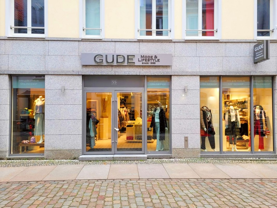 &copy; Gude Mode & Lifestyle