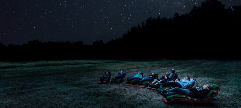 De sterrenhemel bij nacht boven de Nossentiner Schwinzer Heide