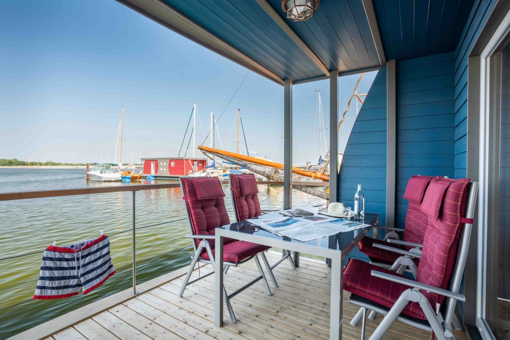 Veranda met zitplaatsen, © Stern Hausboot Veranda met zitplaatsen, © Stern Hausboot