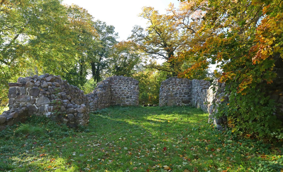 Kirchenruine Schorssow, © TMV/D. Gohlke Kirchenruine Schorssow, © TMV/D. Gohlke