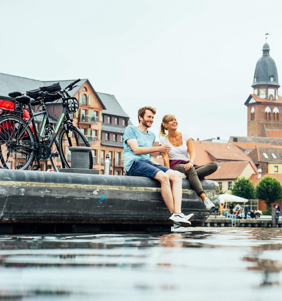 Zwischenstopp mit dem Fahrrad im Hafen von Waren (Müritz), © TMV/Gänsicke