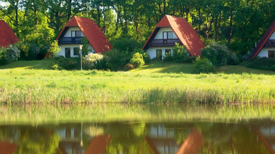 Finnhäuser direkt an der Recknitz, © Recknitz Tourist Finnhäuser direkt an der Recknitz, © Recknitz Tourist