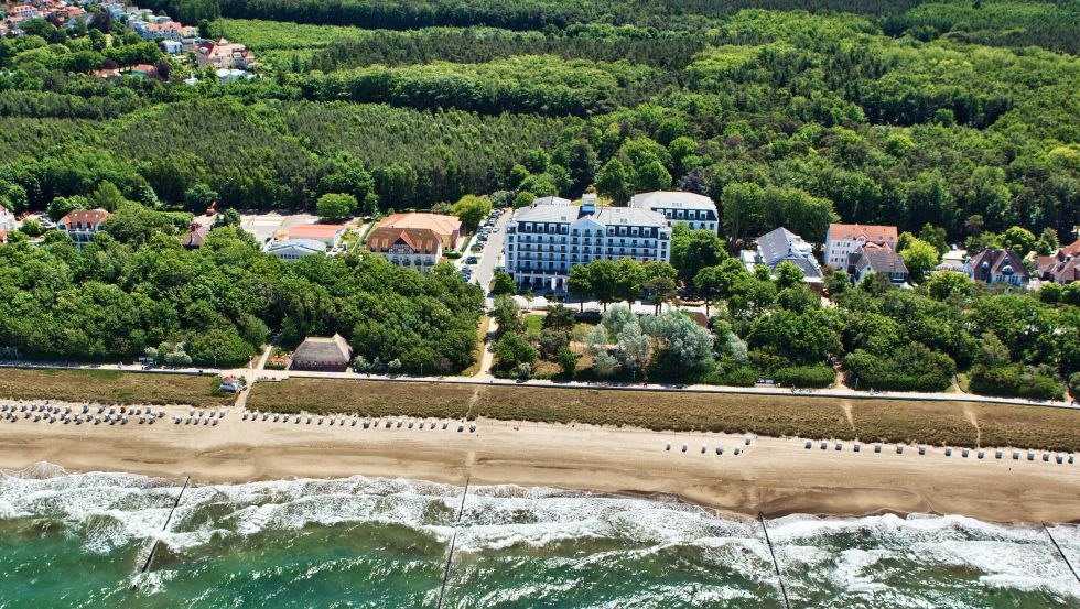 Buitenaanzicht van de Upstalsboom K&uuml;hlungsborn // &copy; Upstalsboom Hotelresidenz & SPA K&uuml;hlungsborn