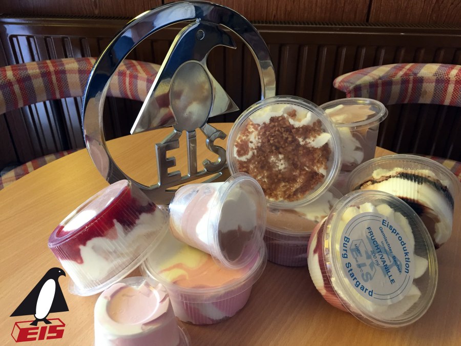 Pinguin Eisdiele in Burg Stargard, © Eisdiele Burg Stargard